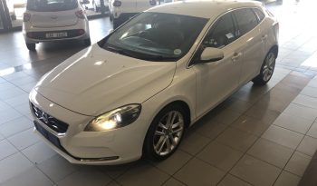 2016 VOLVO V40 T3 MOMENTUM full