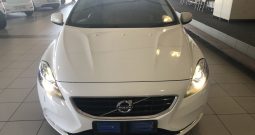 2016 VOLVO V40 T3 MOMENTUM