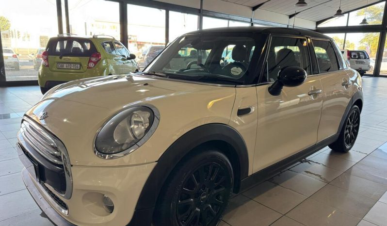 2015 MINI COOPER 5DR (XS52)